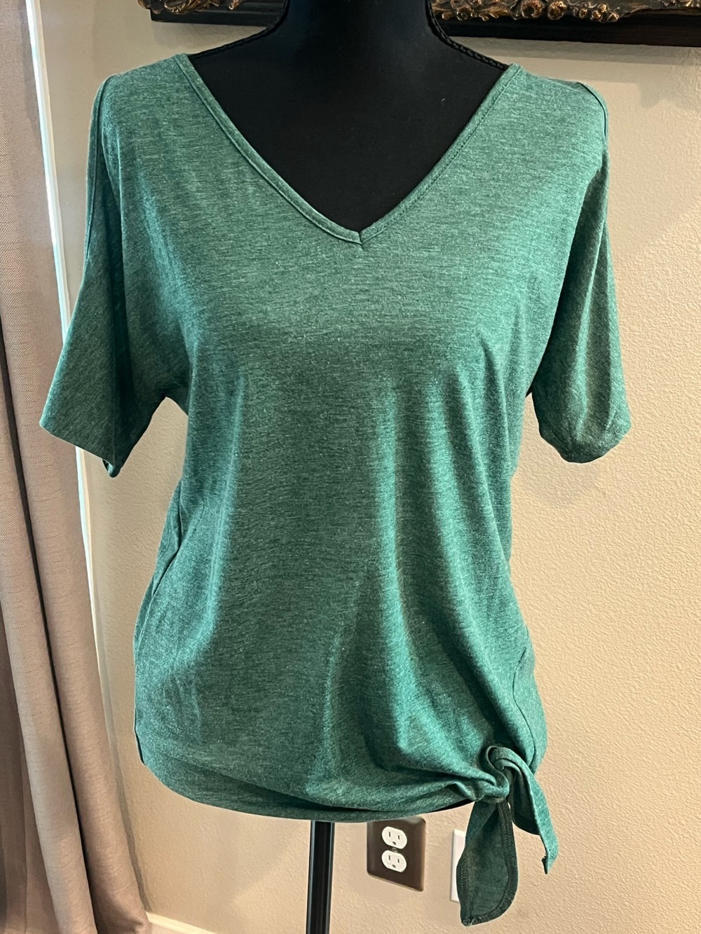 V-Neck Cold Shoulder Side-Tie Tee - Green